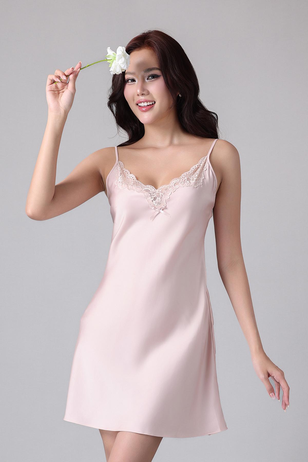 Đầm ngắn Vera by Chipu satin trơn phối ren - C0043