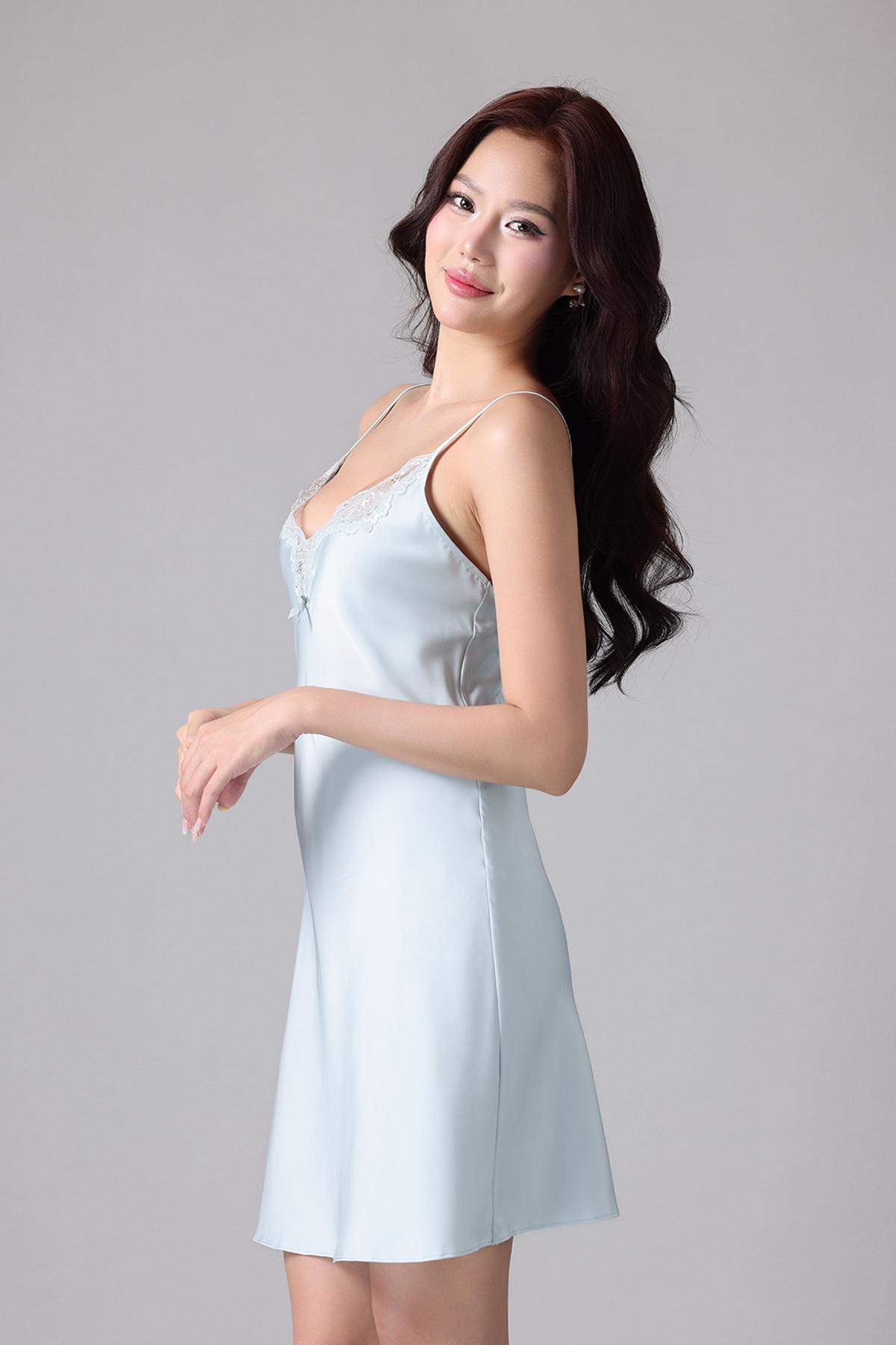 Đầm ngắn Vera by Chipu satin trơn phối ren - C0043
