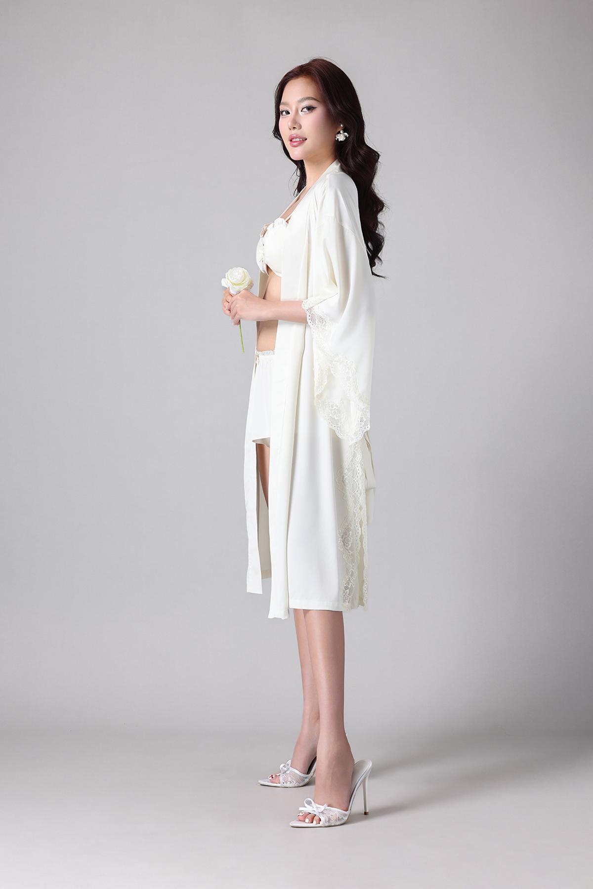Áo khoác kimono Vera by Chipu satin trơn phối ren - C0045