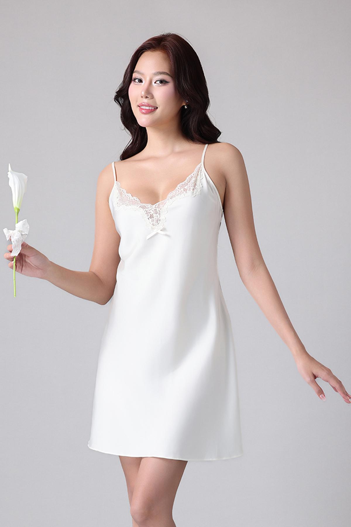 Đầm ngắn Vera by Chipu satin trơn phối ren - C0043