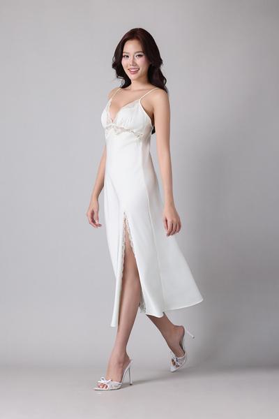 Đầm dài Vera by Chipu satin trơn phối ren - C0044