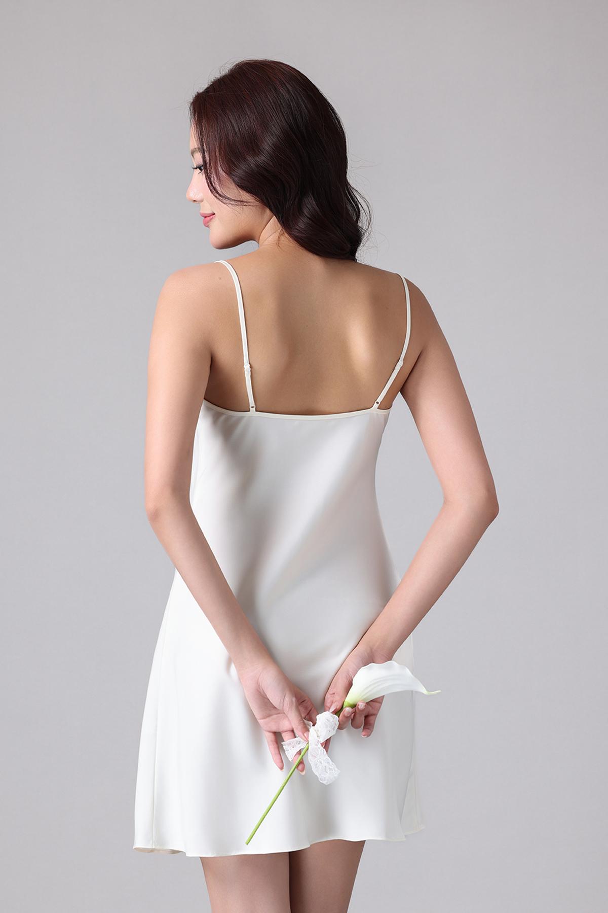 Đầm ngắn Vera by Chipu satin trơn phối ren - C0043
