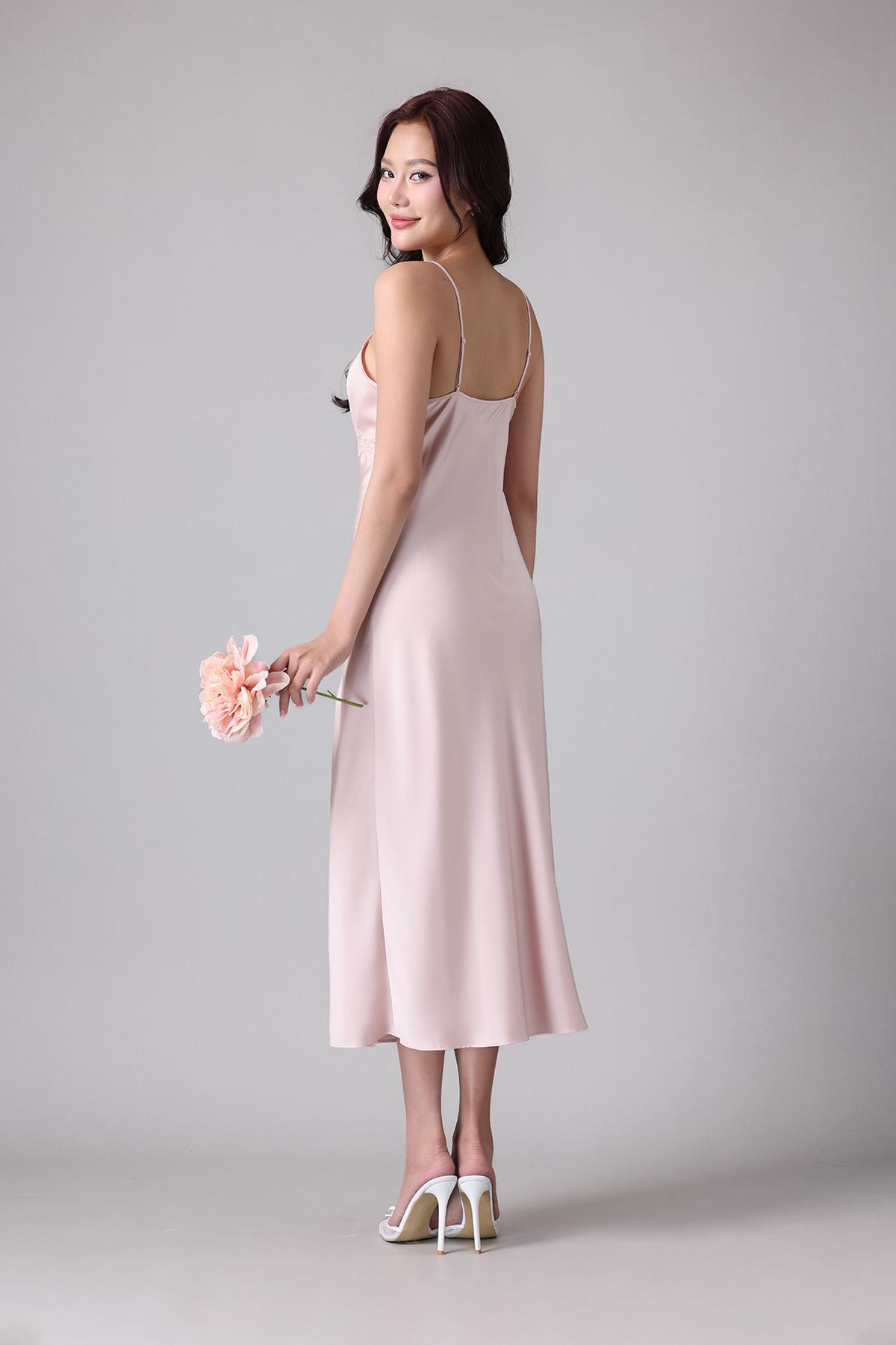 Đầm dài Vera by Chipu satin trơn phối ren - C0044