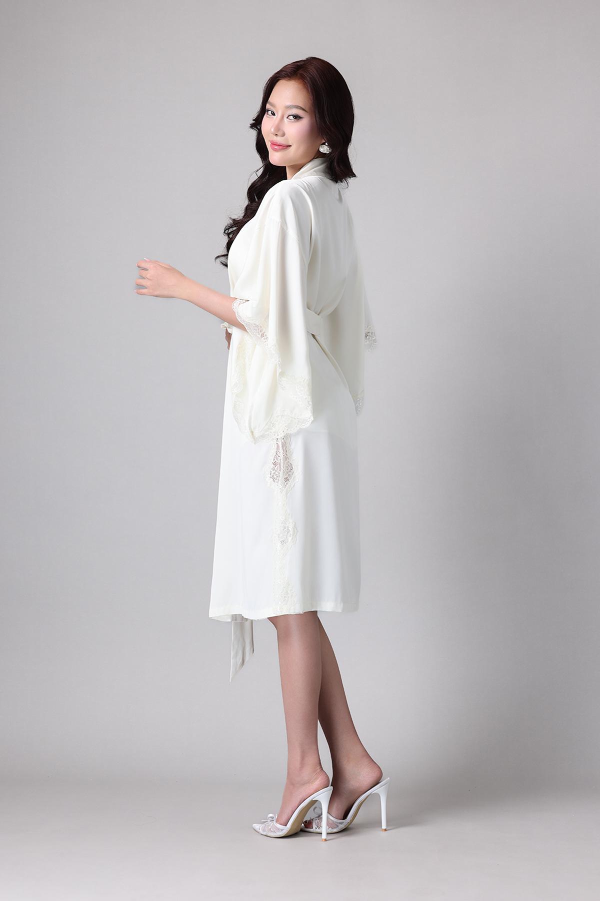 Áo khoác kimono Vera by Chipu satin trơn phối ren - C0045